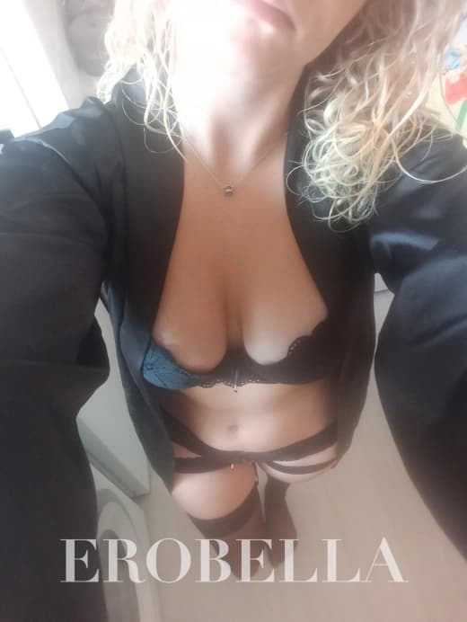 💙 Meet the Petite Blue-Eyed Beauty | Fun, Friendly & Confid independent escort in andover uk